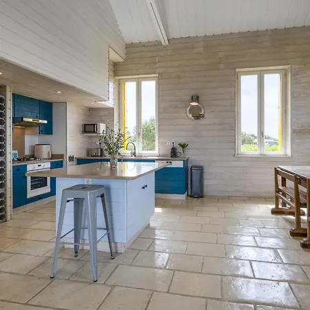 Lovely In Port-des-barques Le Port-des-Barques