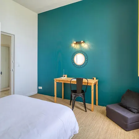 Lovely In Port-des-barques *