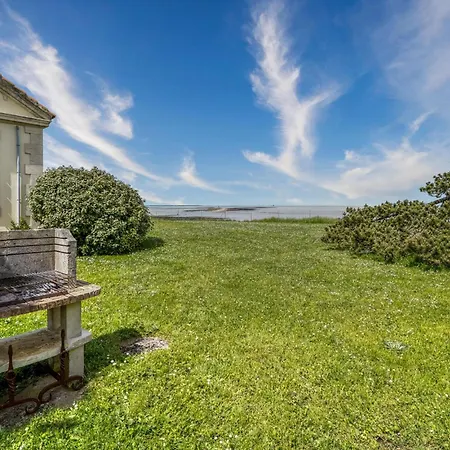 Lovely In Port-des-barques Prázdninový dům